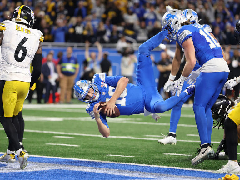 Lions fall to Steelers in surreal finish; Bears, 49ers to playoffs