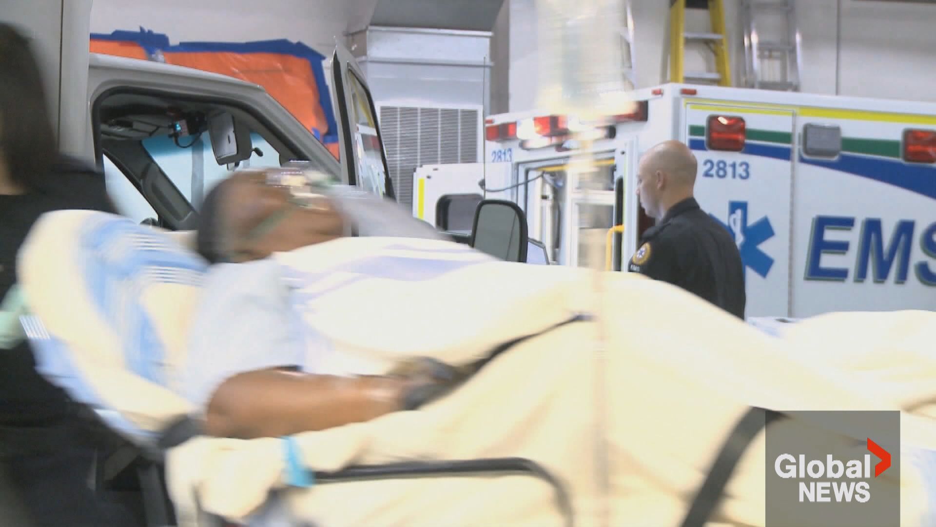 Click to play video: 'Alberta to use shuttles, taxis to transport some patients in effort to improve EMS'