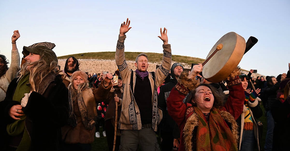 Winter Solstice sees hundreds of visitors gather at Newgrange