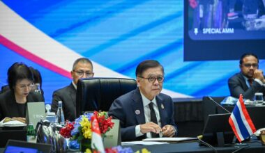 Thai and Cambodian top diplomats meet in China to solidify ceasefire