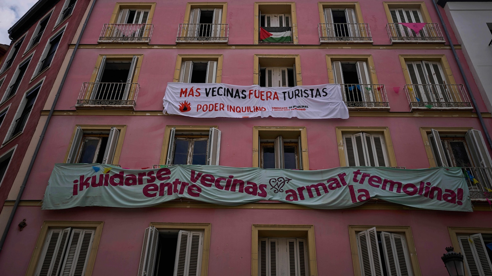 Spain fines Airbnb $75 million for unlicensed tourist rentals