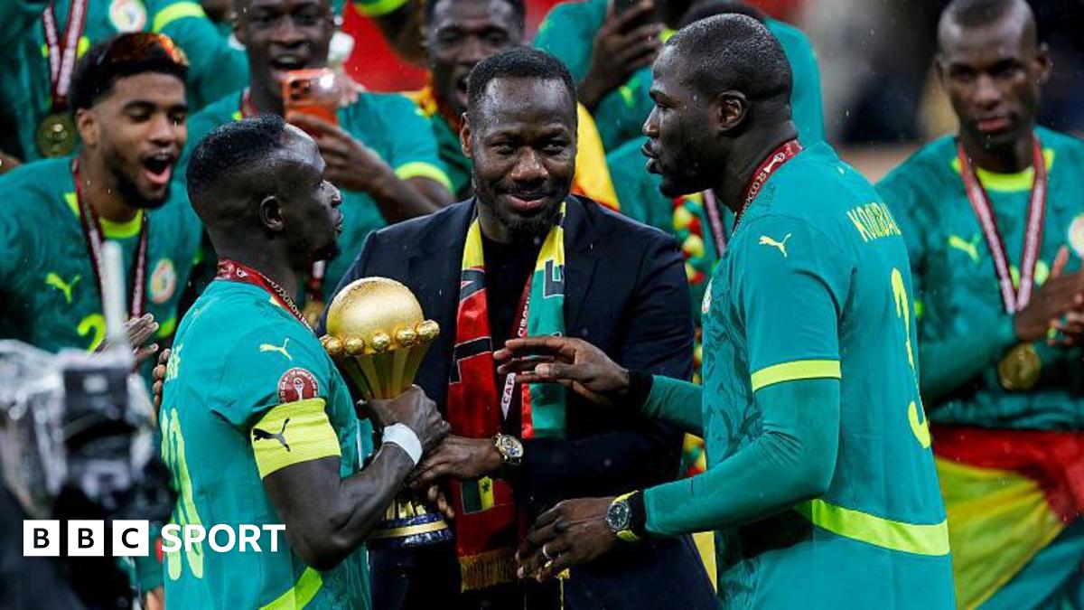 Pape Thiaw and the Senegal players celebrate with the trophy after winning the Africa Cup of Nations