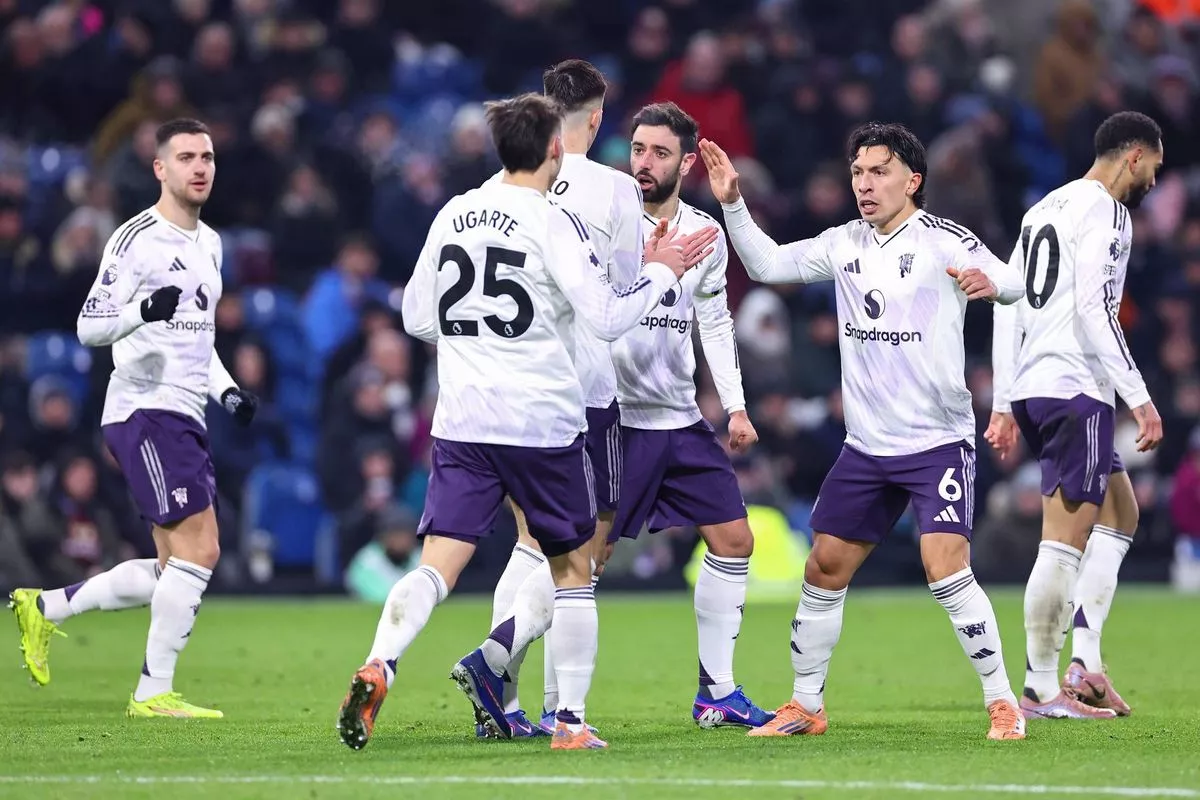 Man Utd remain in the hunt for a Champions League spot