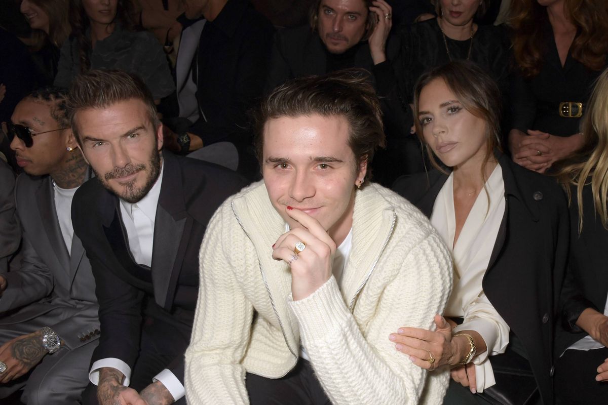PARIS, FRANCE - JANUARY 17: (L to R) David Beckham, Brooklyn Beckham, Victoria Beckham and Kate Moss attend the Dior Homme Menswear Fall/Winter 2020-2021 show as part of Paris Fashion Week on January 17, 2020 in Paris, France.  (Photo by David M. Benett/Dave Benett/Getty Images)
