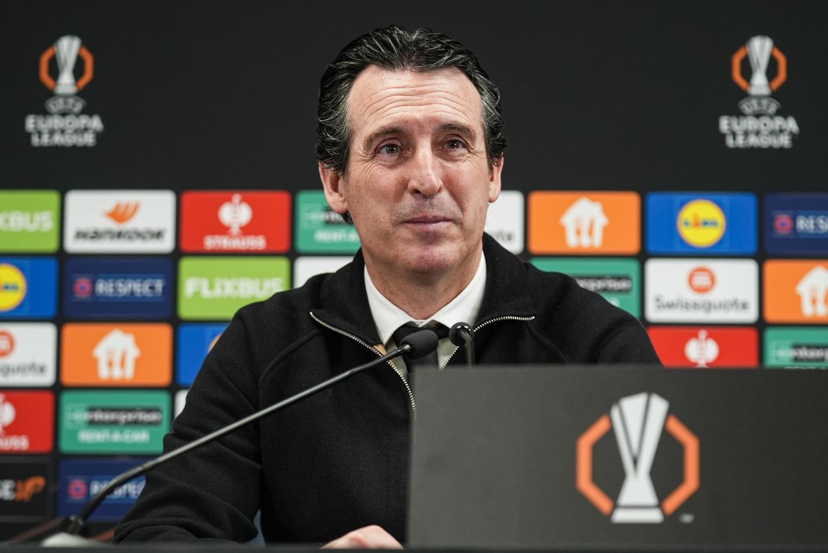 Unai Emery speaks during a press conference