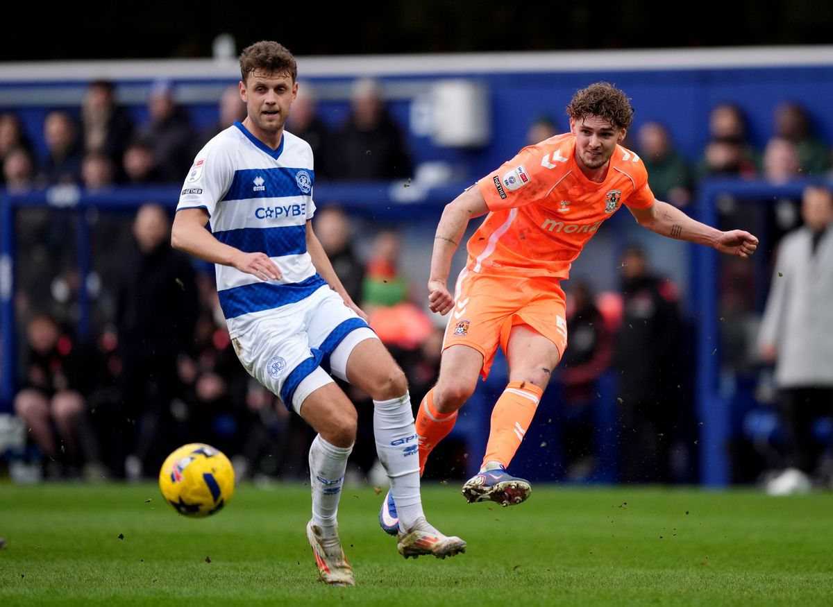 Queens Park Rangers' Nicolas Madsen (left) and Coventry City's Jack Rudoni battle for the ball 