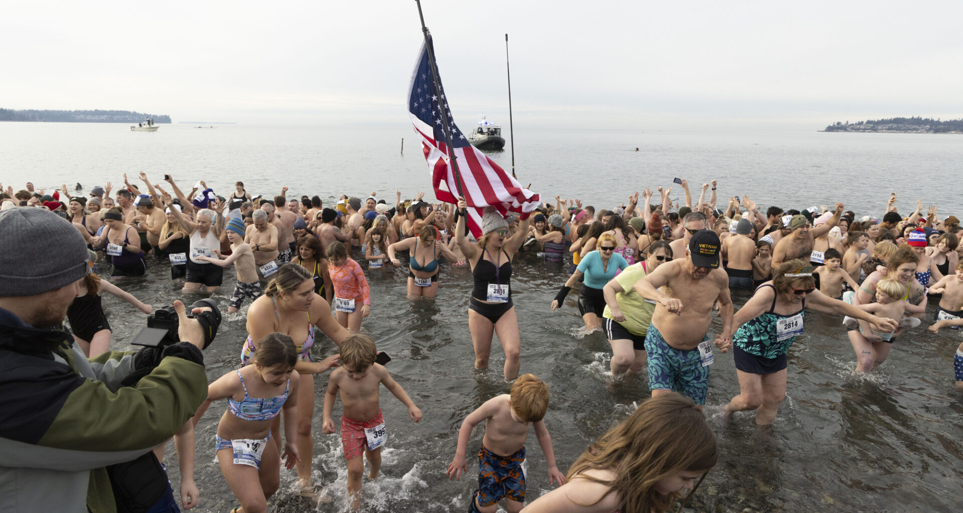 Thousands flood Birch Bay in attempt to break world record for largest polar bear dip