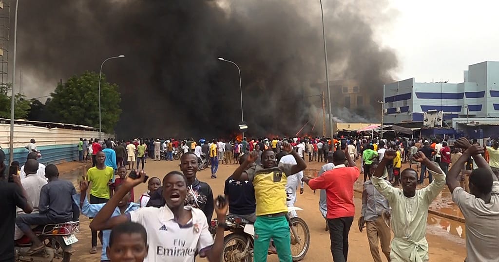 Heavy gunfire erupts near Niger capital's airport before calm returns