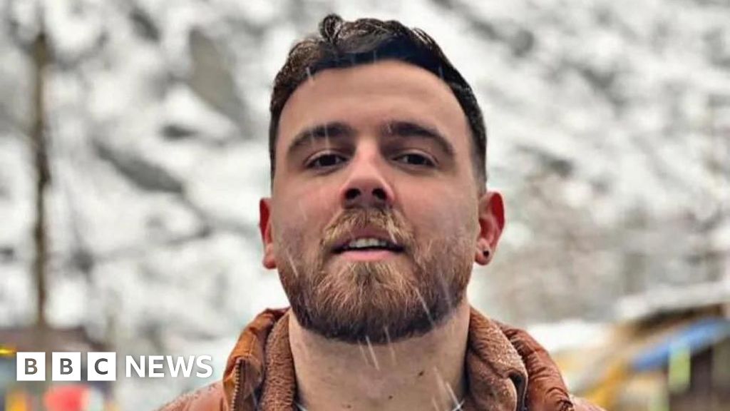 Who is Erfan Soltani, protester due to be executed in Iran?