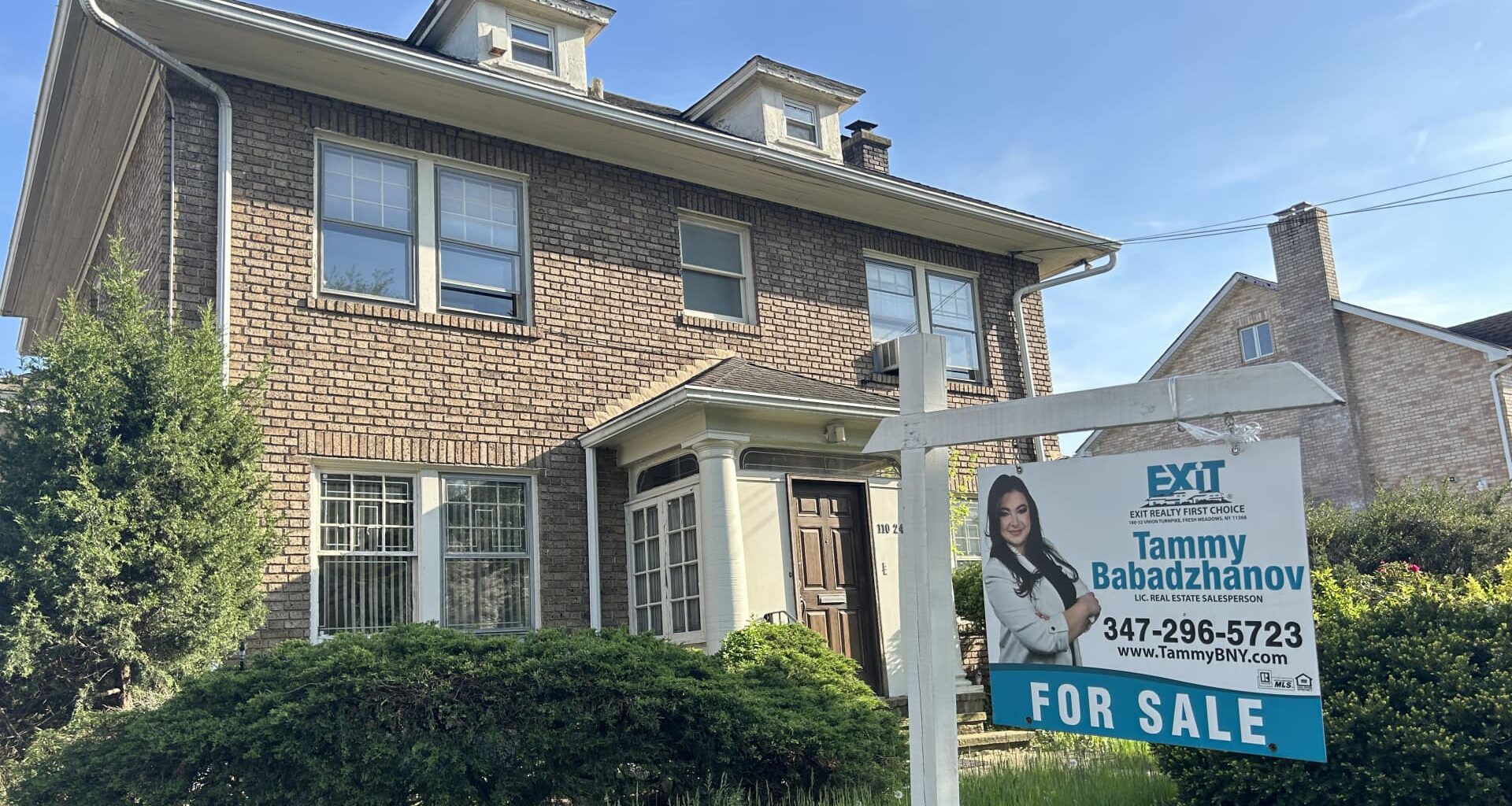 Trump says U.S. to ban large investors from buying homes