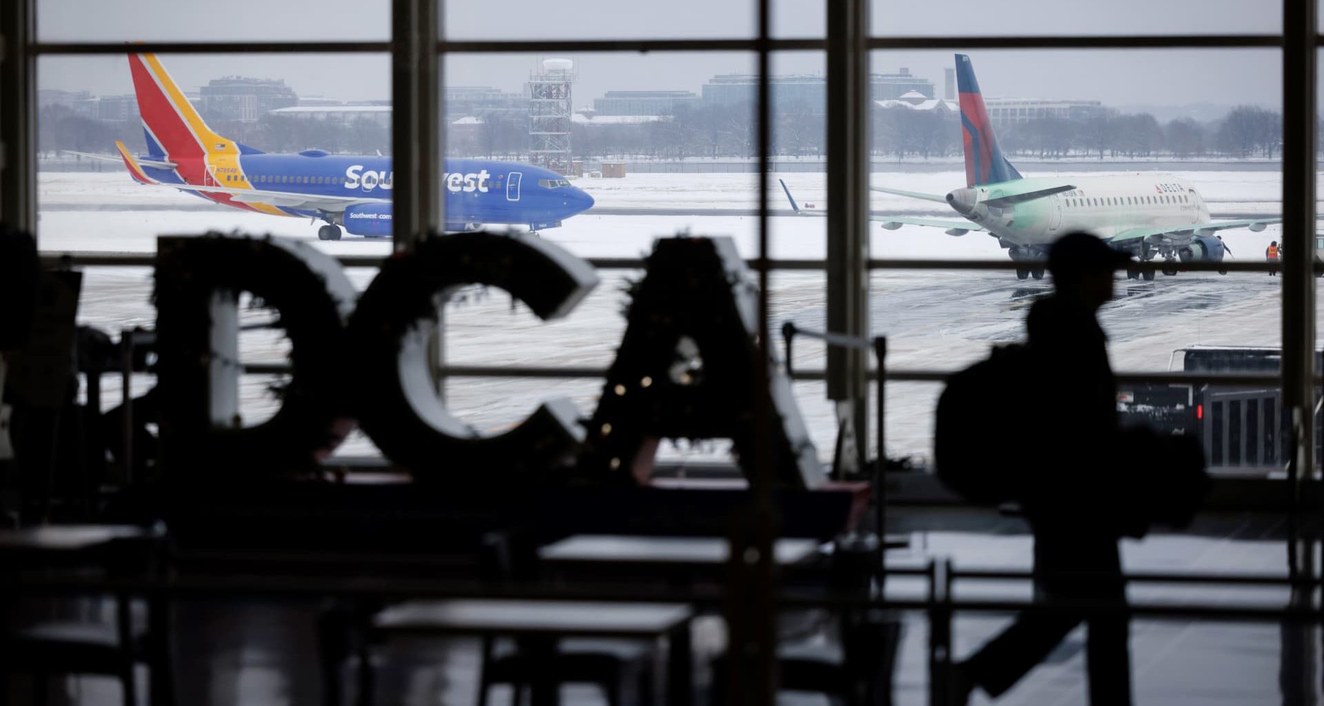 Airlines cancel hundreds of flights as massive winter storm sweeps across U.S.