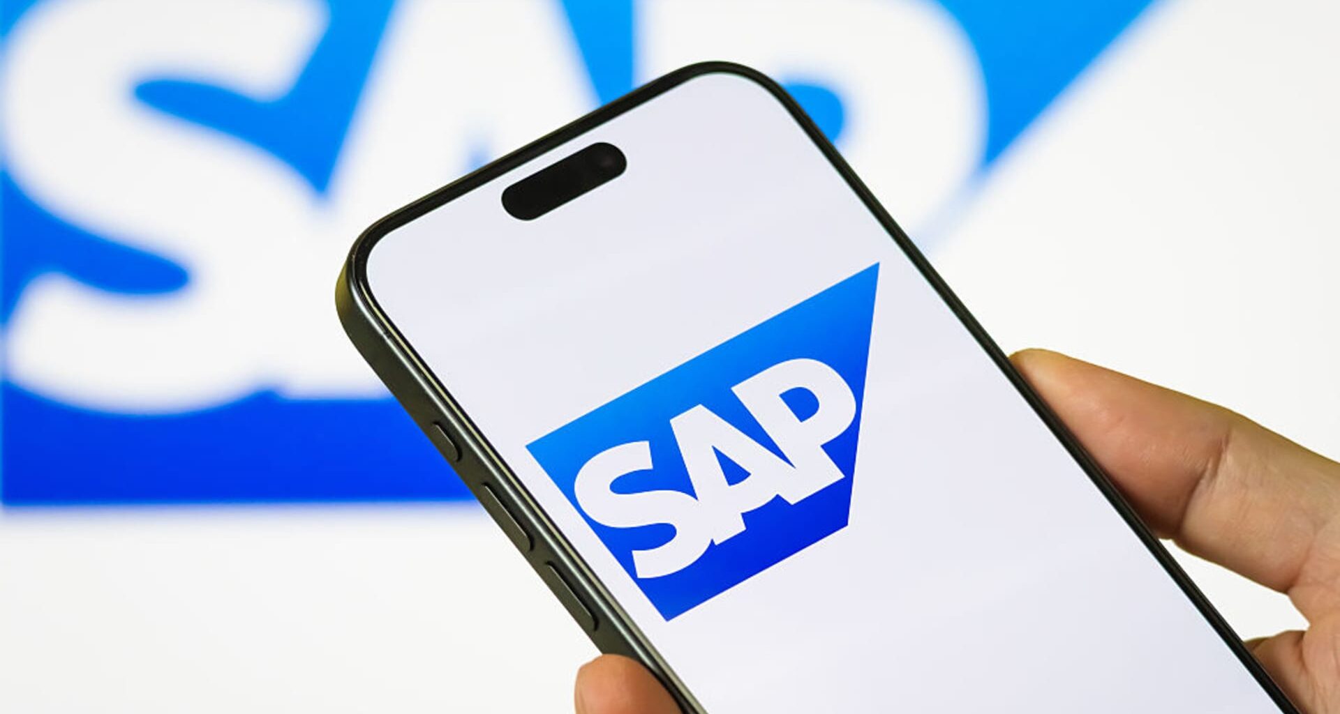 SAP shares fall after reporting disappointing cloud contract value