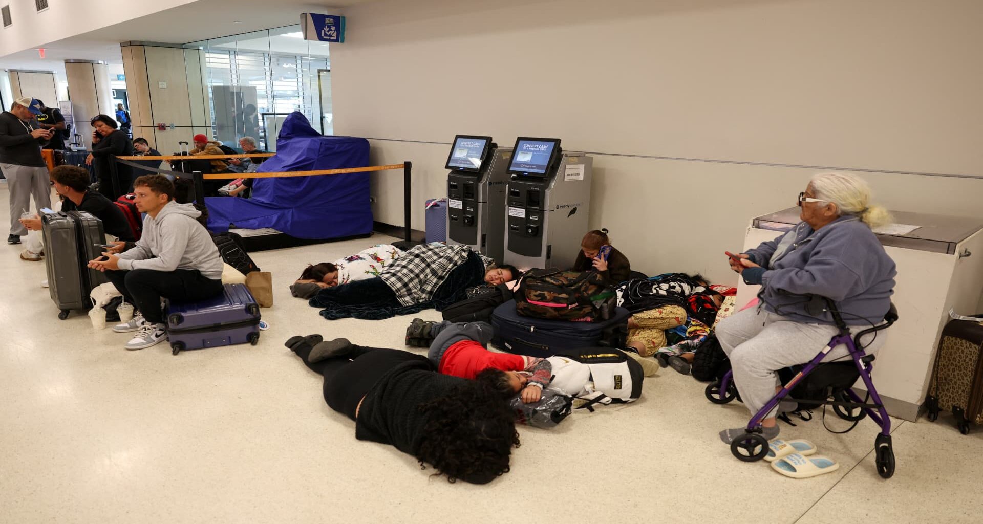 Airlines cancel hundreds of Caribbean flights after U.S. attacks on Venezuela