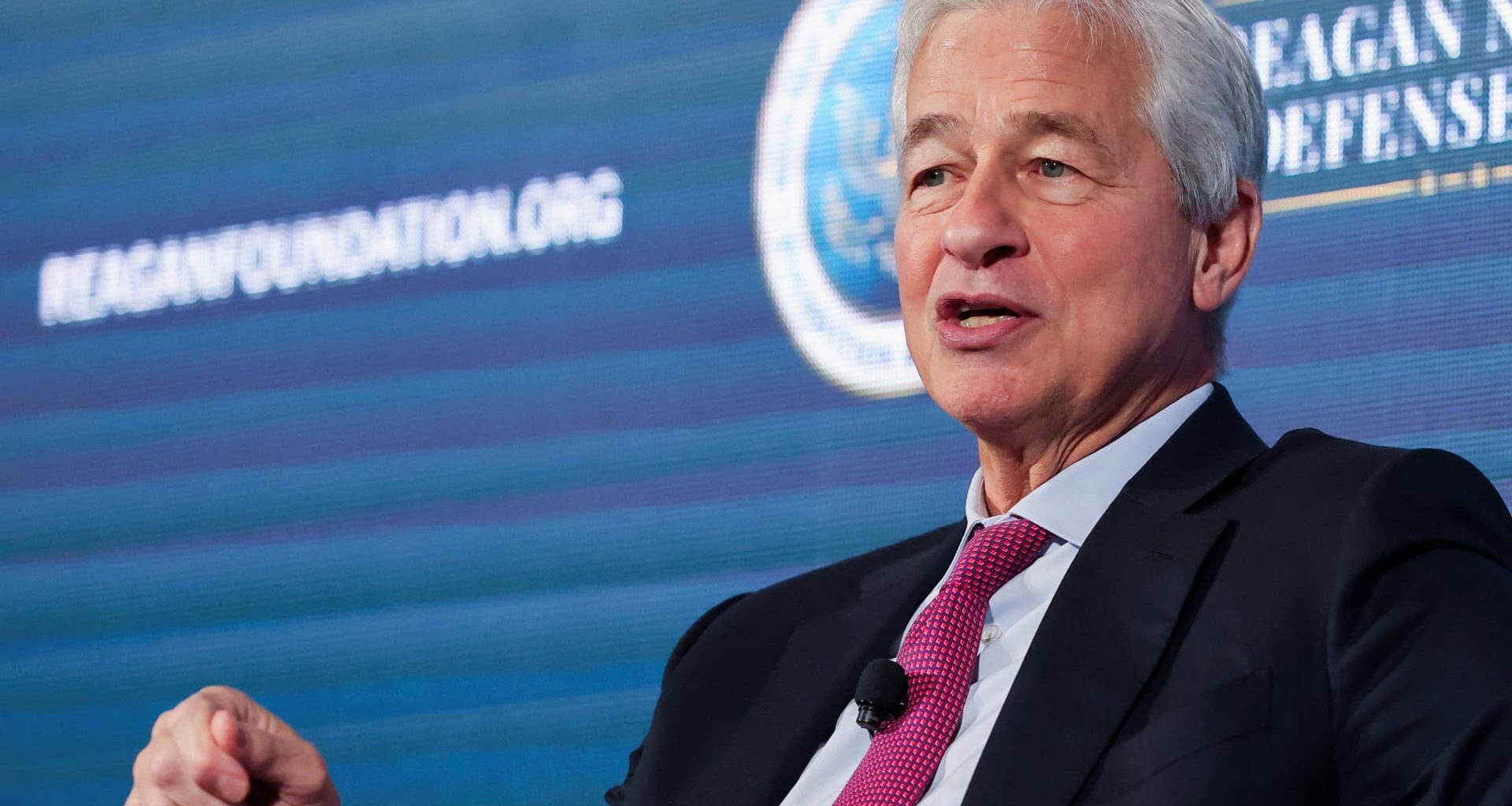 Trumpt threatens to sue JPMorgan Chase for 'debanking' him