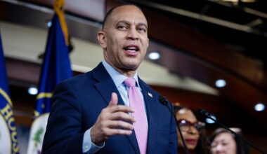 Democrats threaten Kristi Noem impeachment if Trump doesn't fire her