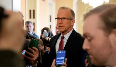 Government shutdown: Republicans mull escape hatch