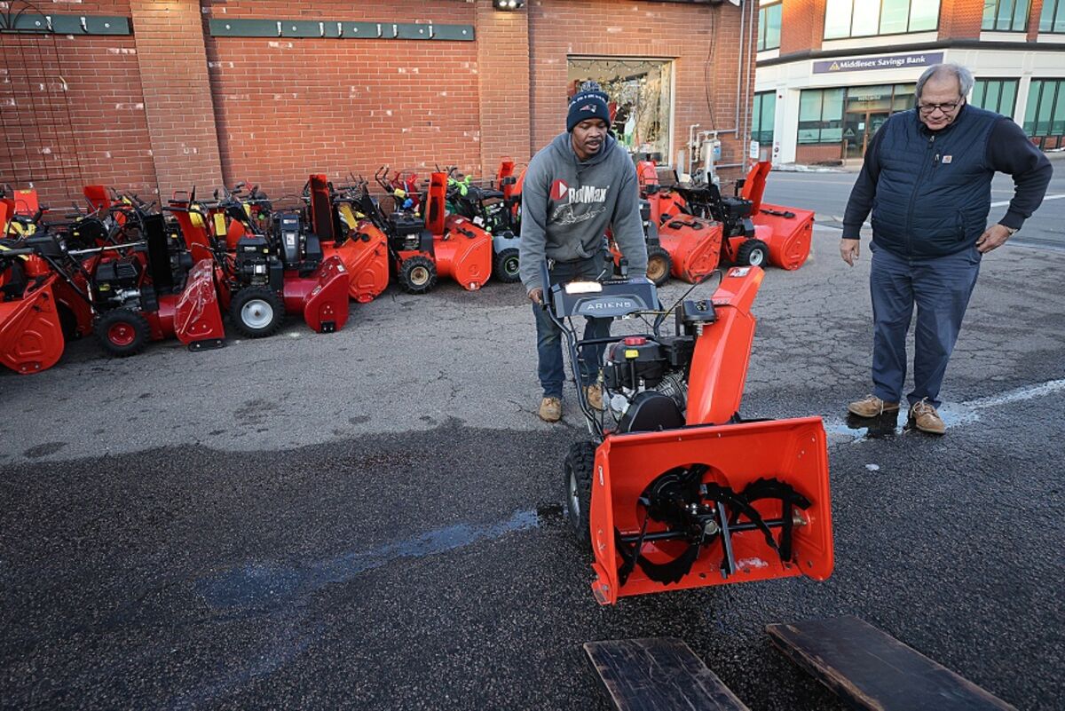 Boston’s Snow Deluge to Make Travel ‘Difficult to Impossible’
