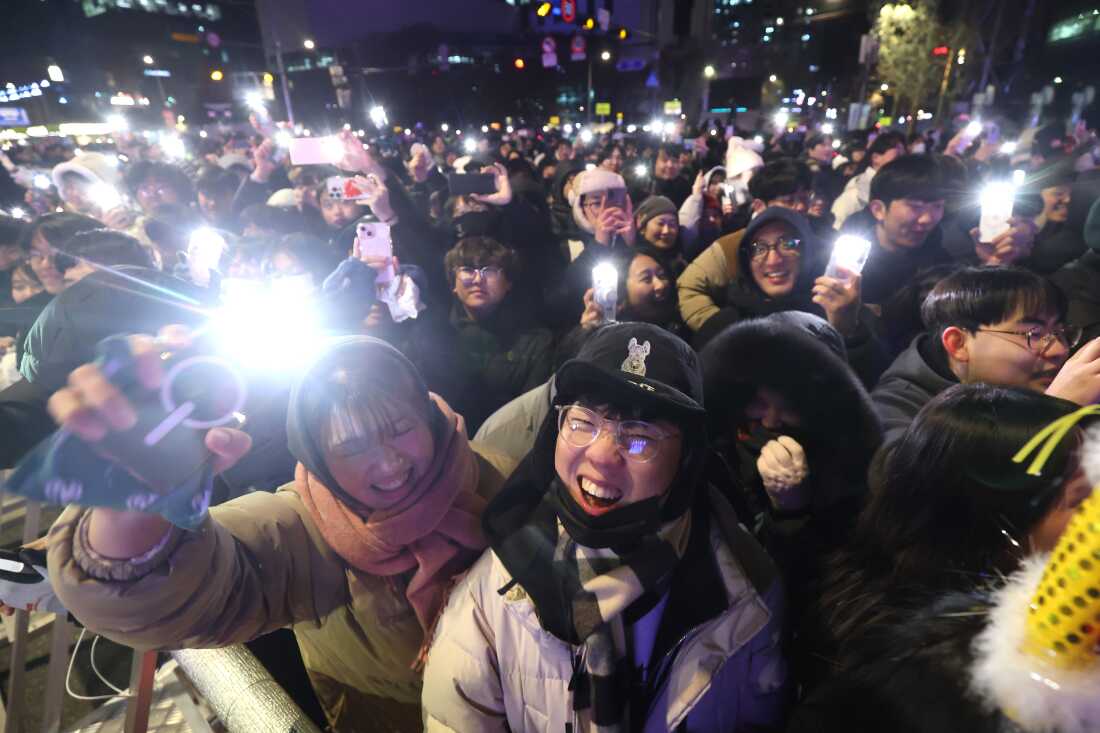 Members of the public gather to celebrate the New Year during the annual bell-tolling ceremony at the Bosingak Pavilion on January 01, 2026 in Seoul, South Korea.