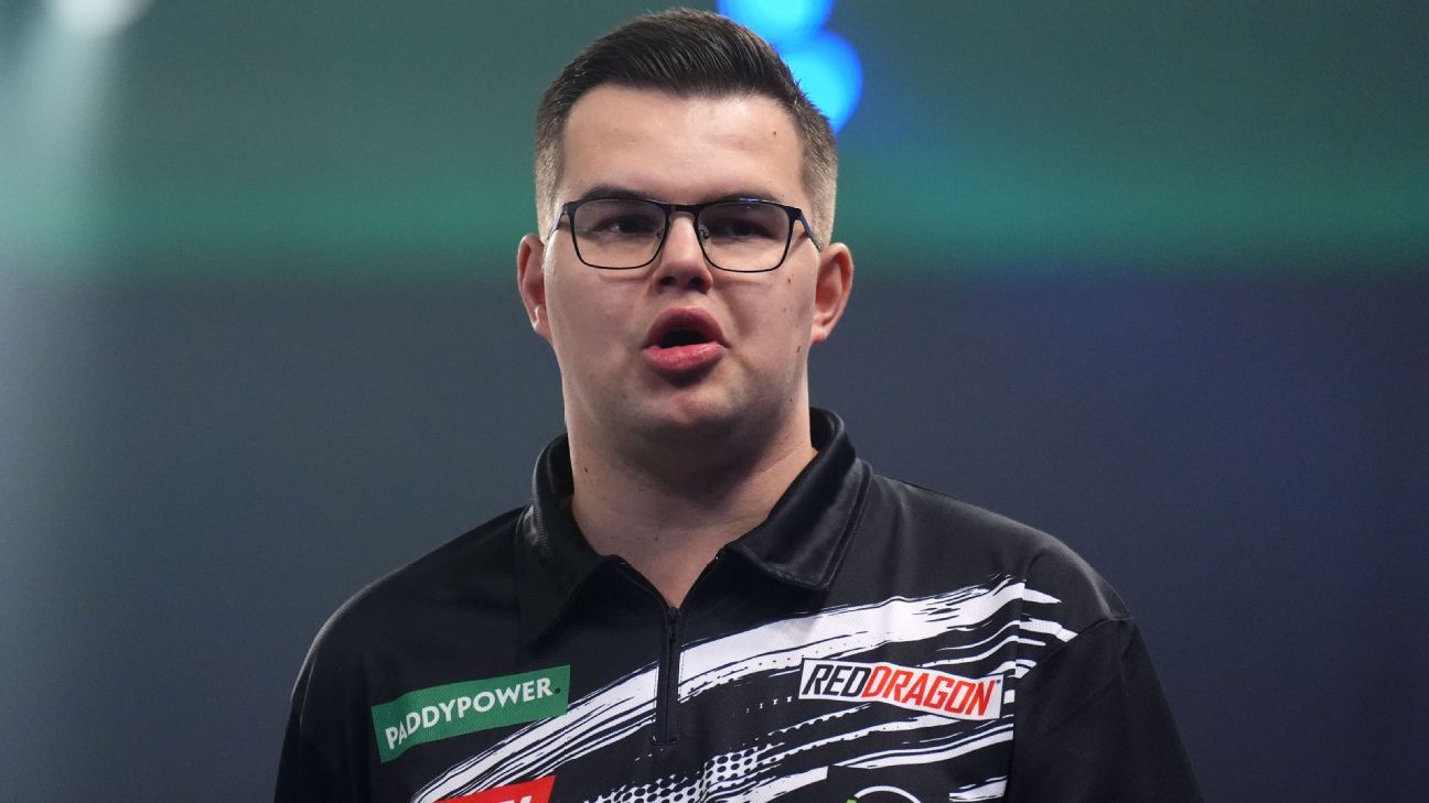 World Darts Championship: Gian van Veen admits pain of being 'smashed' by Luke Littler