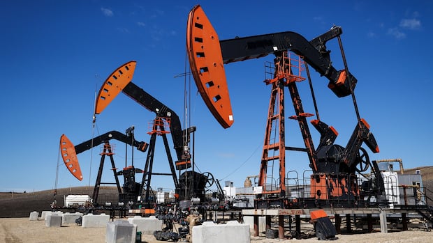 Canadian energy stocks tumble after U.S. incursion in Venezuela