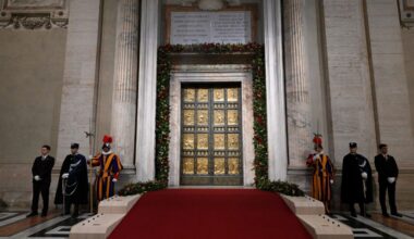 Jubilee: The rite for the closing of the Holy Door at St Peter’s Basilica