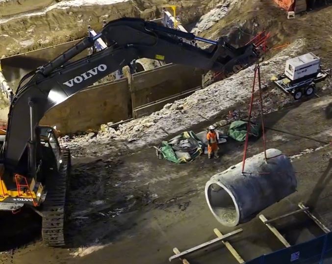 While the city of Calgary says progress is being made on repairing a massive watermain that burst last week, Calgary's mayor says water usage by city residents is "unsustainable" and could threaten loss-of-life.