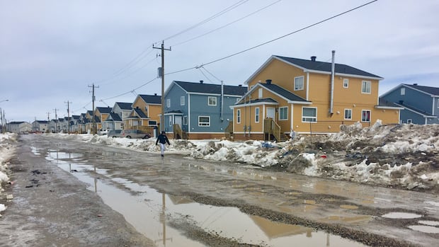 Kashechewan First Nation in northern Ontario plans evacuation of residents due to water plant failure