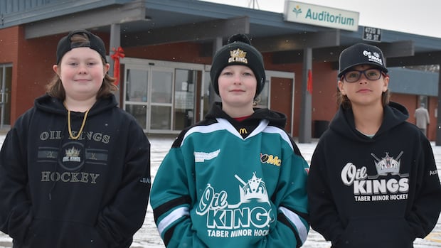 Recovering after arena blast, south Alberta town rallies around Hockeyville bid