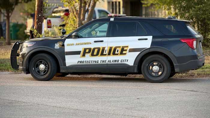 San Antonio police officer indefinitely suspended after abandoning car at crash scene while intoxicated, records show