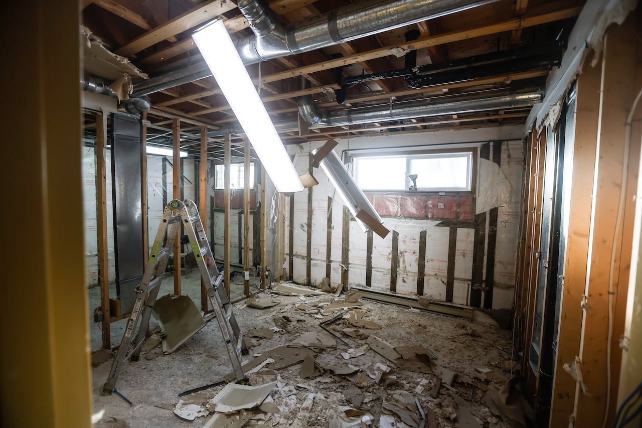 Some ceiling materials have fallen to the floor