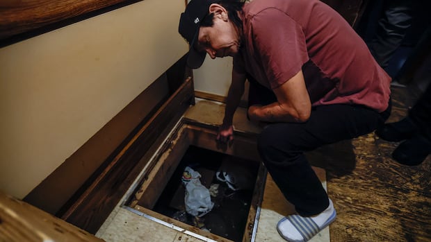 Burst pipes, no water — and still staying: Life for Pimicikamak Cree Nation's holdouts