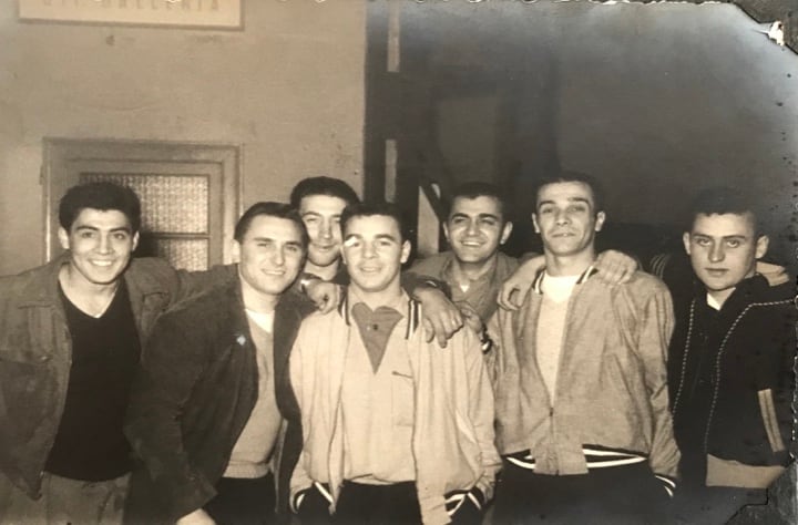 Black and white photo shows hockey players pose for a picture.