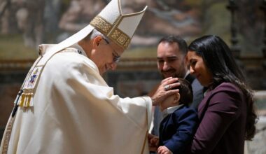 Pope baptizes 20 children: Now they have the meaning of life