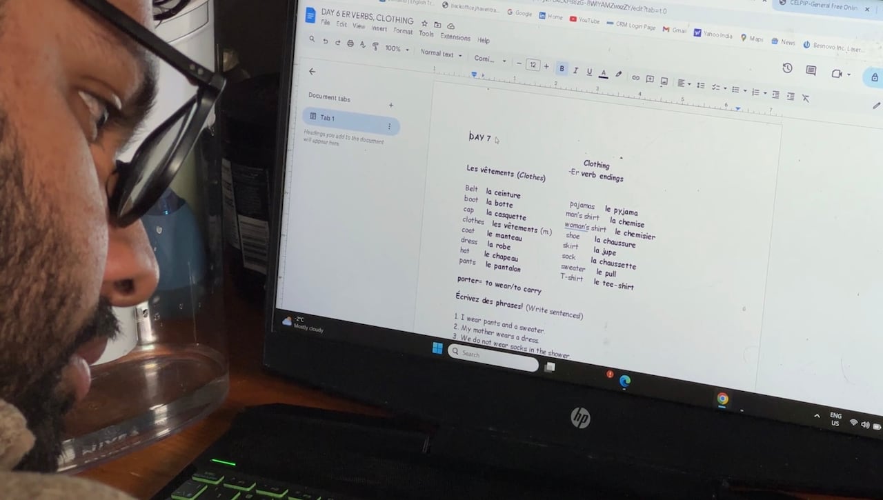 A guy leanring French