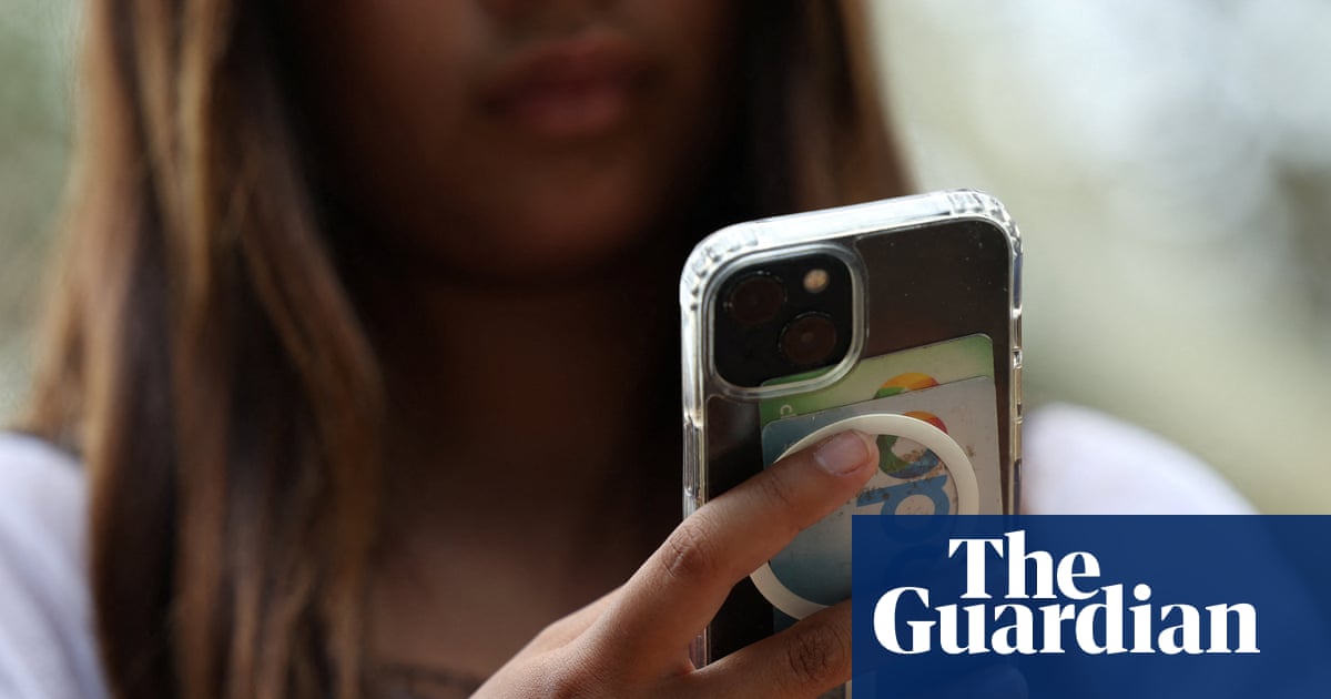 Social media time does not increase teenagers’ mental health problems – study | Social media