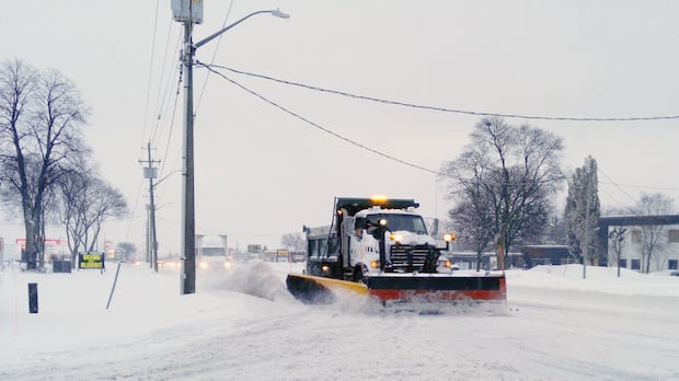 Heavy snow closes schools, creates messy commute Thursday in Waterloo region and area