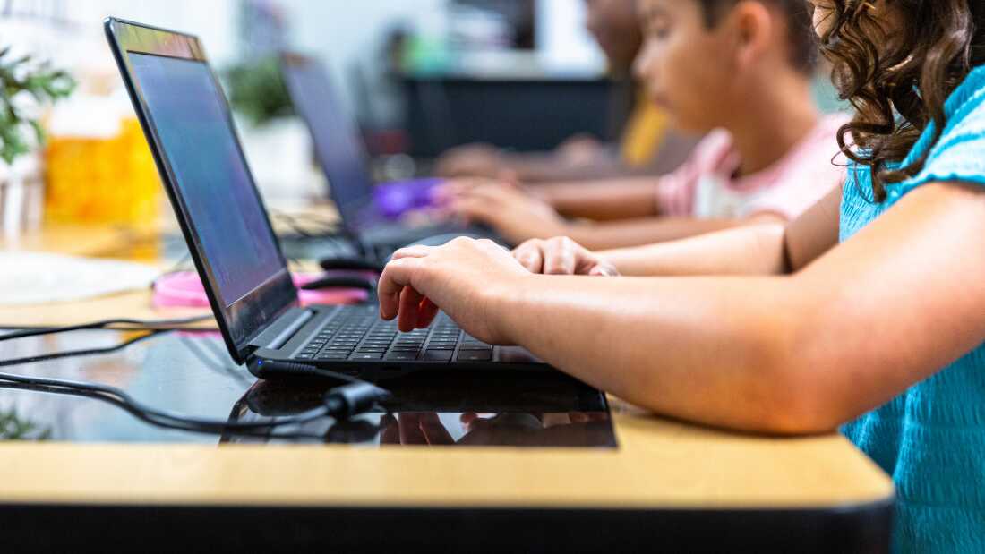Elementary students in Computer Lab