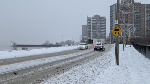 Major snowfall in southwestern Ontario disrupts travel, closes schools, halts services
