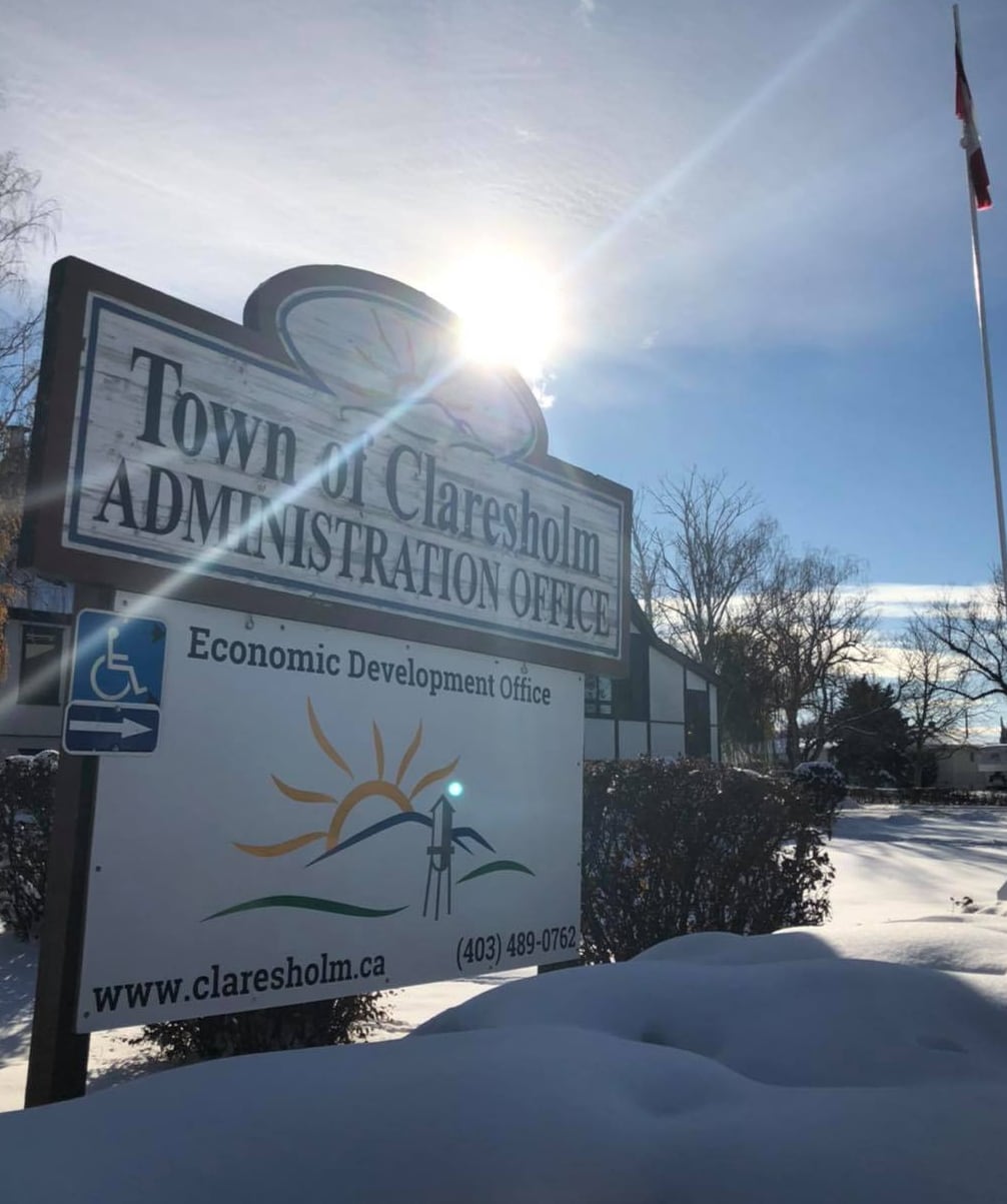 A sign for the Town of Claresholm administrative office on a snowy day 