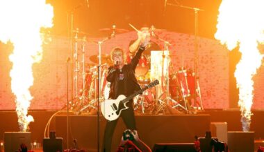 Green Day to open Super Bowl with MVP anniversary ceremony