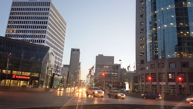 Man arrested on Winnipeg bus after bank robbery on Portage Avenue