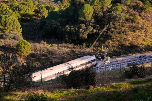 Pieces of a crashed train are photographed at the site of a train collision in Adamuz, southern Spain, Monday, Jan. 19, 2026. (AP Photo/Manu Fernandez)