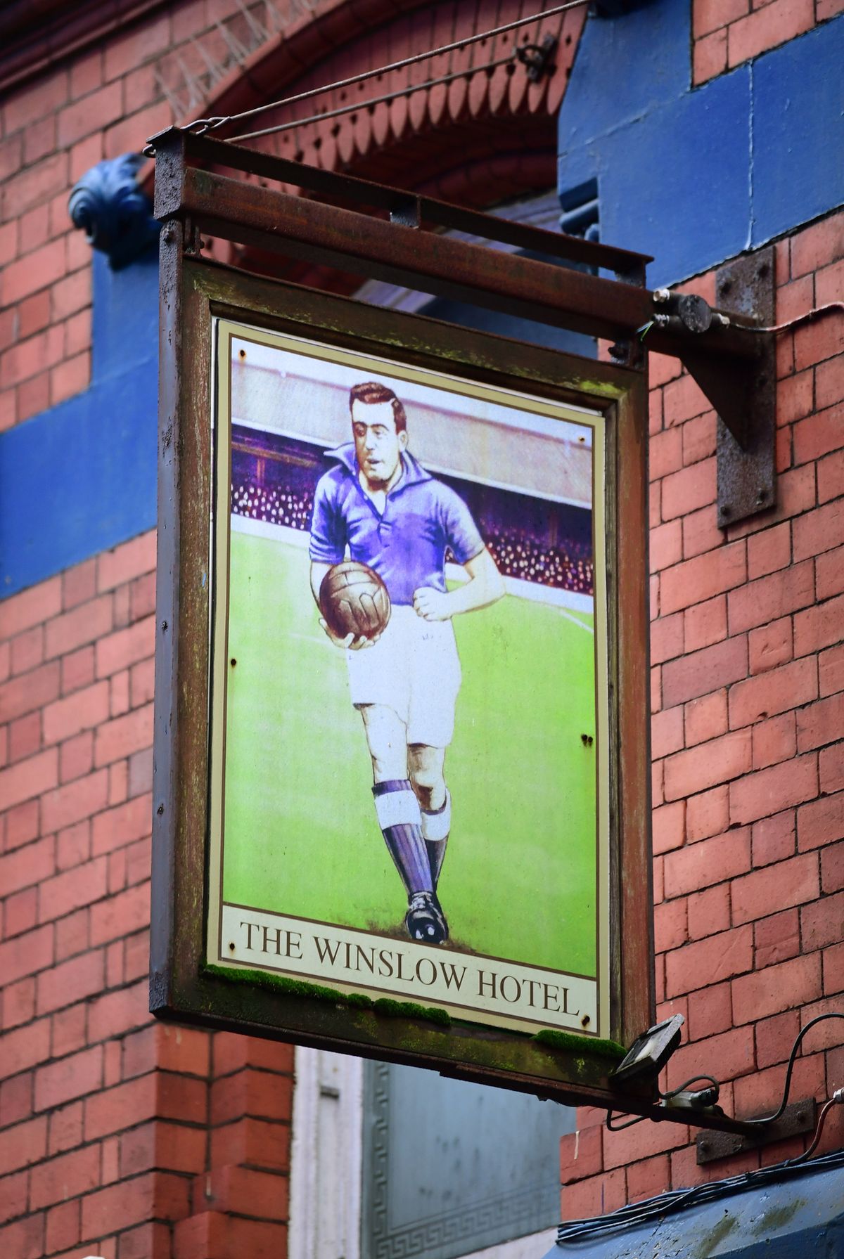 The Winslow was the local of Dixie Dean, the Birkenhead-born Everton forward who holds the record for the most goals scored in a single season in top-flight English football, with 60 in the 1927/28 season