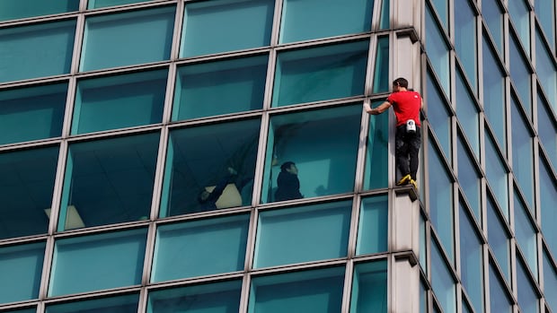 Climber Alex Honnold completes rope-free ascent of Taipei 101 skyscraper