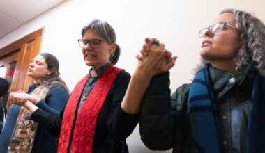 Minneapolis school board chair addresses Portland school board, offers encouragement