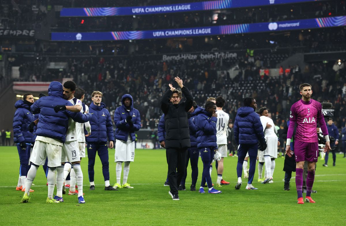 Tottenham players and Thomas Frank