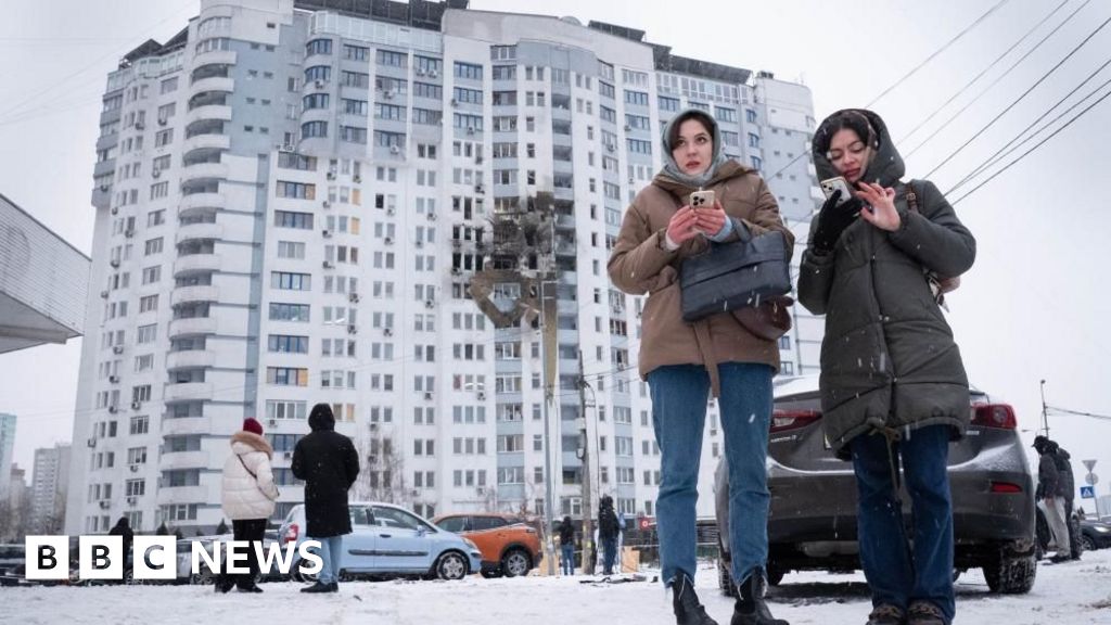 Trump says Putin will not attack Ukraine cities during cold week - BBC