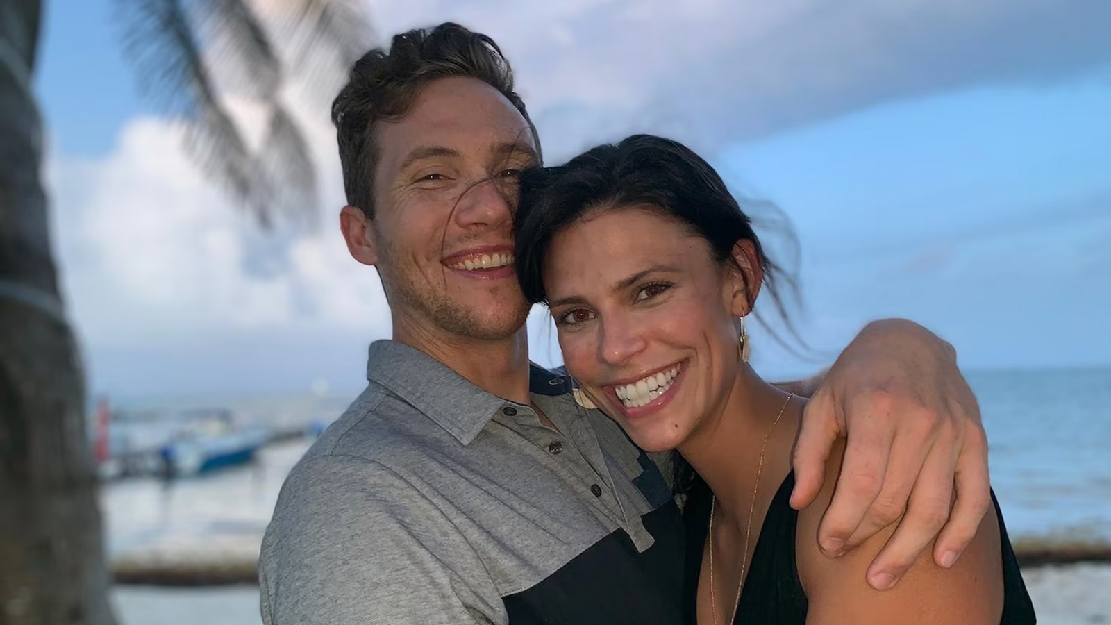 Ohio police search for suspect after dentist, wife found murdered at home