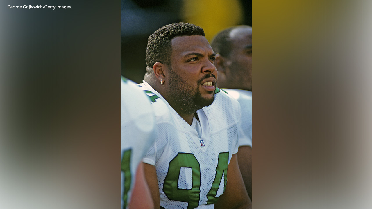 Kevin Johnson, while on the Philadelphia Eagles, looks on from the sideline during a game against Washington at Veterans Stadium on October 8, 1995 in Philadelphia, Pennsylvania.