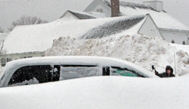 A big snowstorm is headed to Boston. Here are 4 things you should do now to prepare.